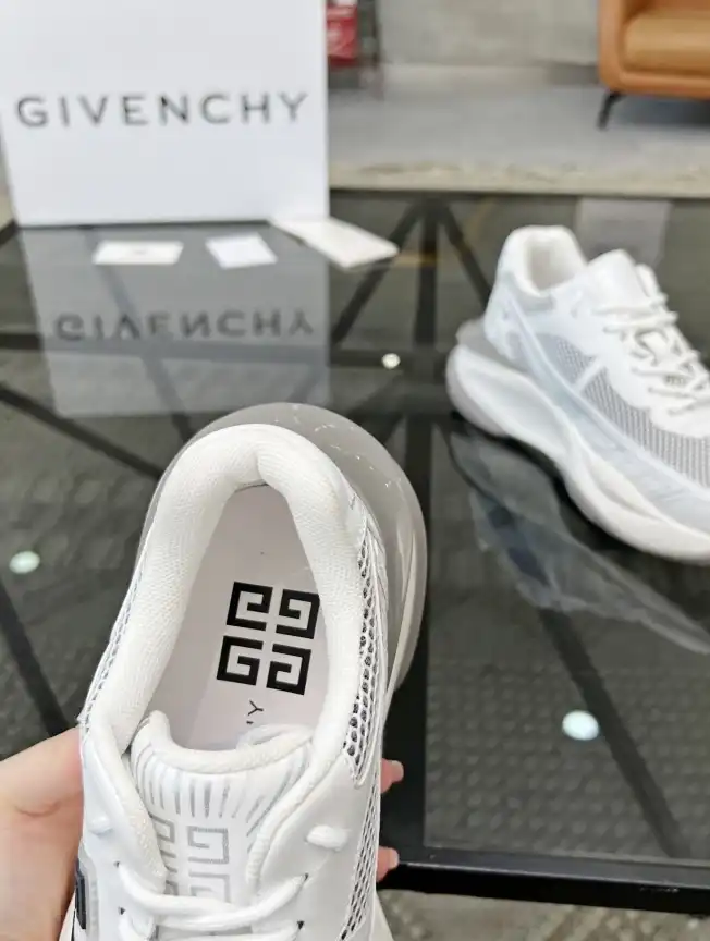 hype Givenchy Sneakers