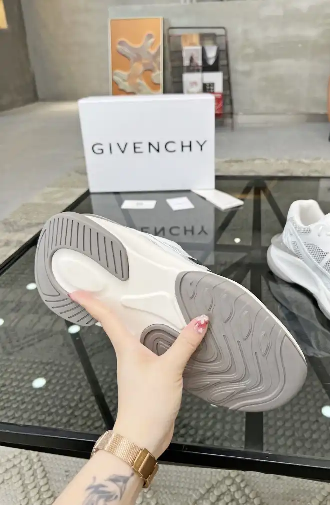 hype Givenchy Sneakers