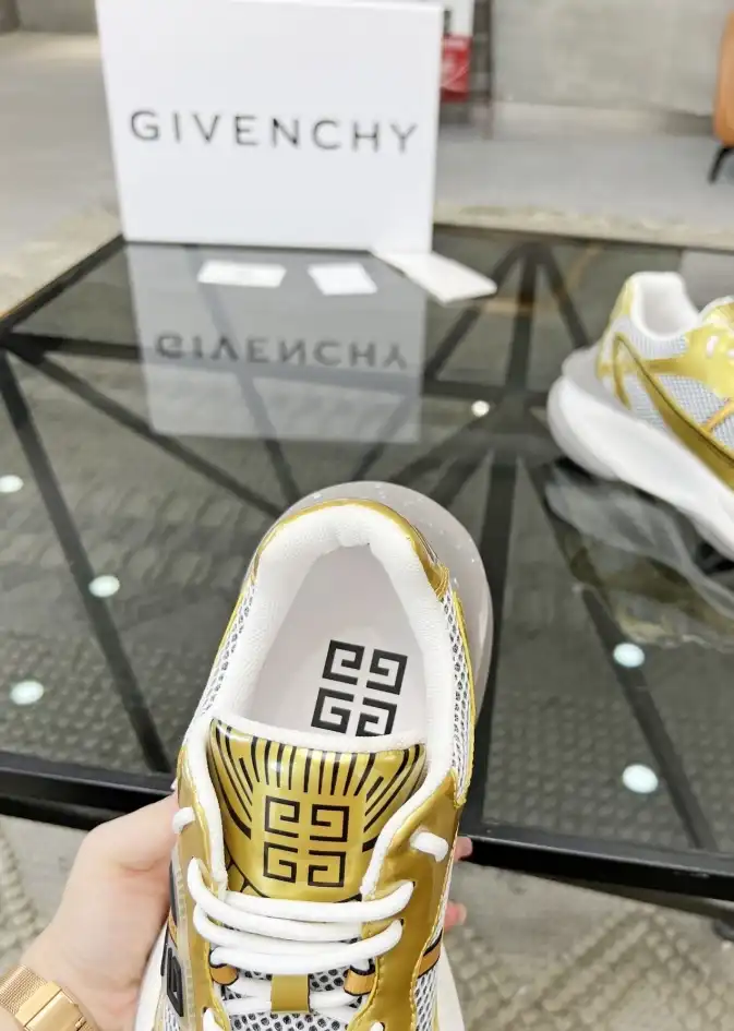 hype Givenchy Sneakers