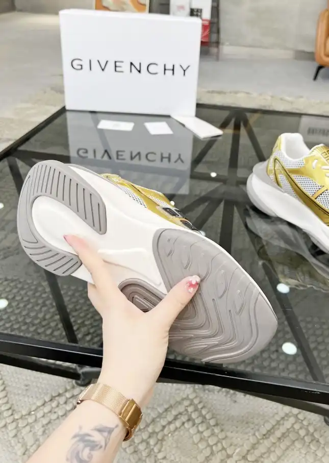 hype Givenchy Sneakers