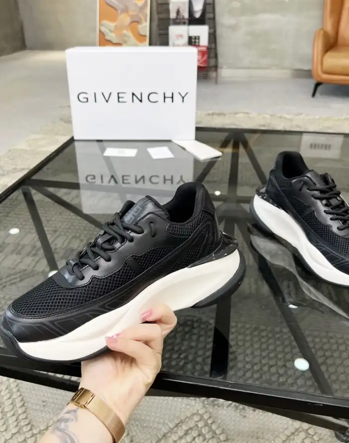 hype Givenchy Sneakers