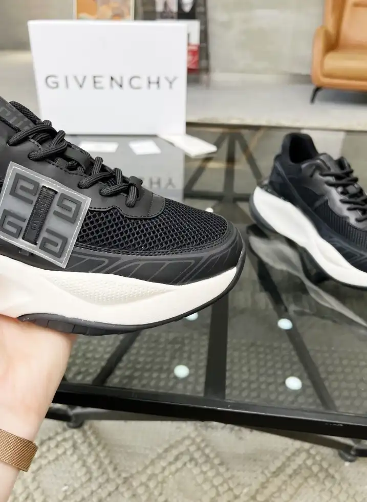 hype Givenchy Sneakers