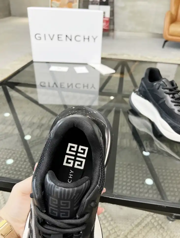 hype Givenchy Sneakers