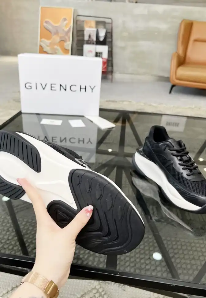 hype Givenchy Sneakers