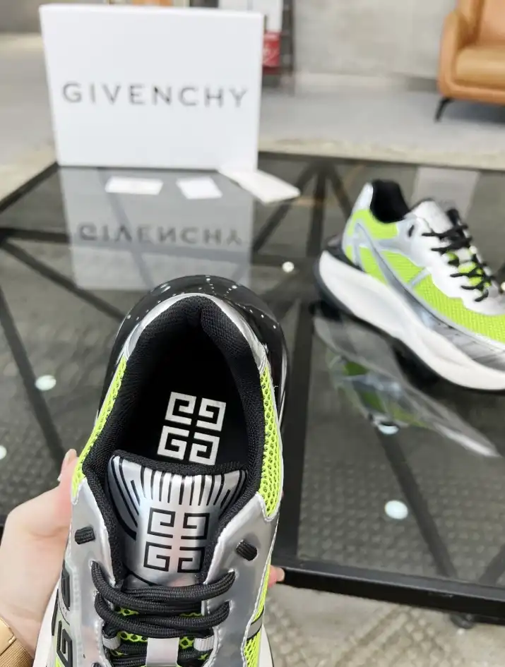 hype Givenchy Sneakers