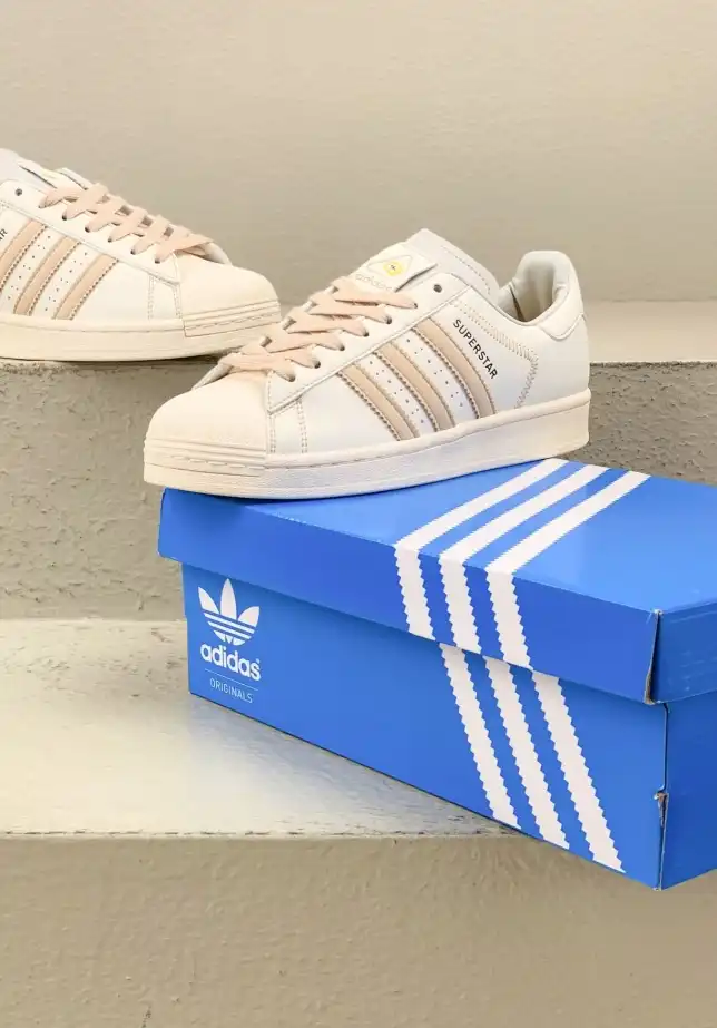 hype Adidas Sneakers