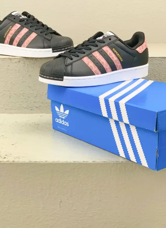 hype Adidas Sneakers