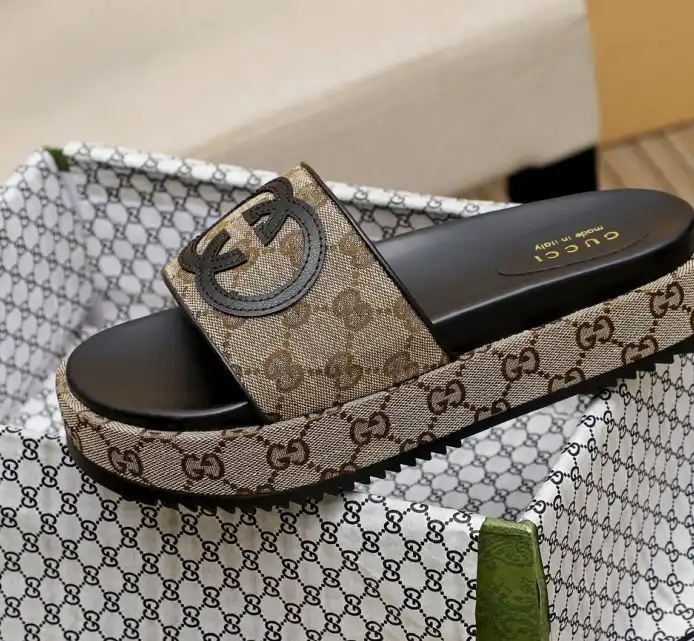 hype Gucci Slippers