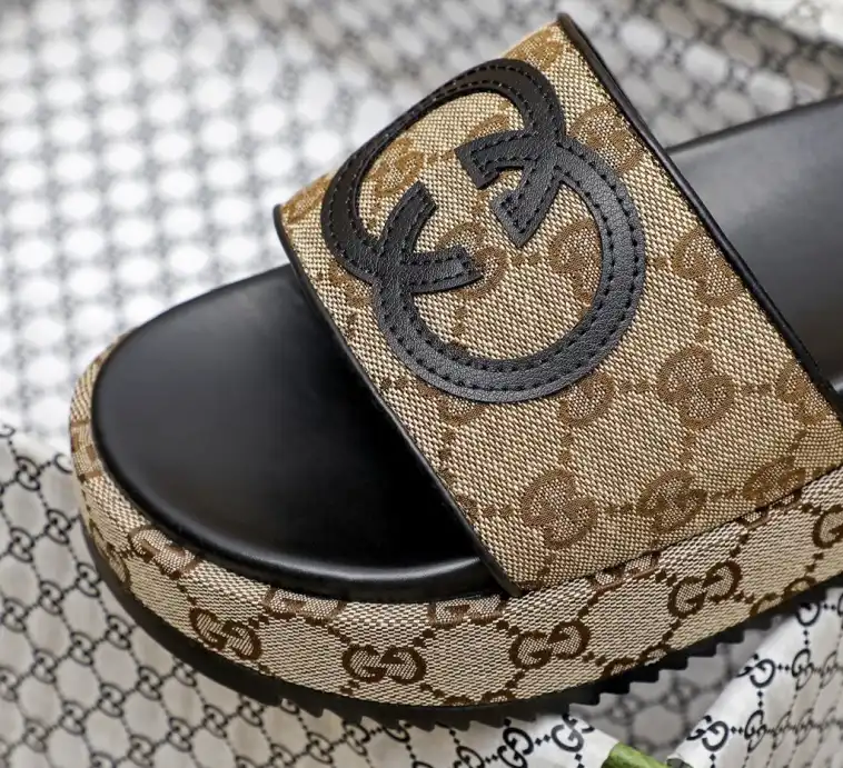 hype Gucci Slippers