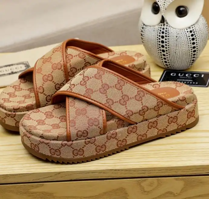 hype Gucci Slippers