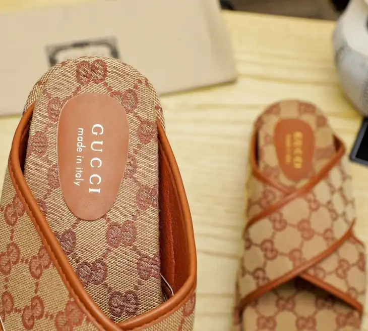 hype Gucci Slippers