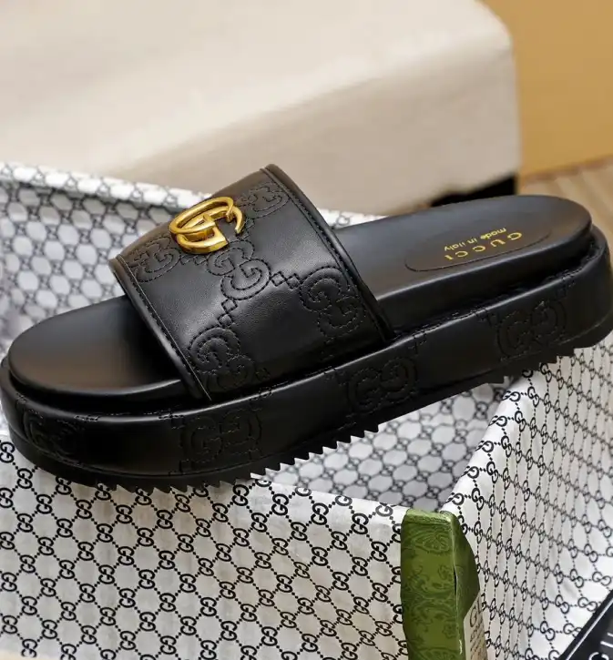 hype Gucci Slippers