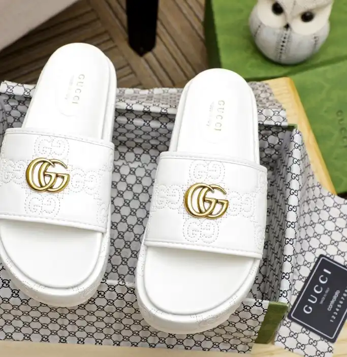 hype Gucci Slippers