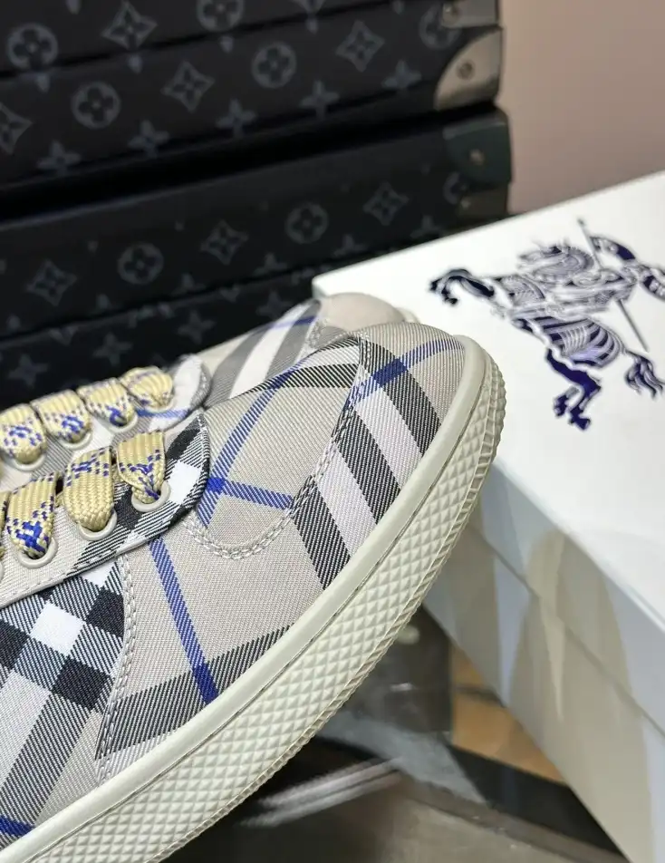 hype Burberry Sneakers