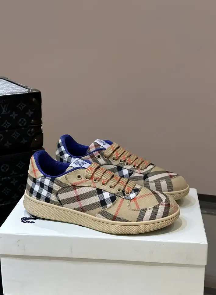 hype Burberry Sneakers