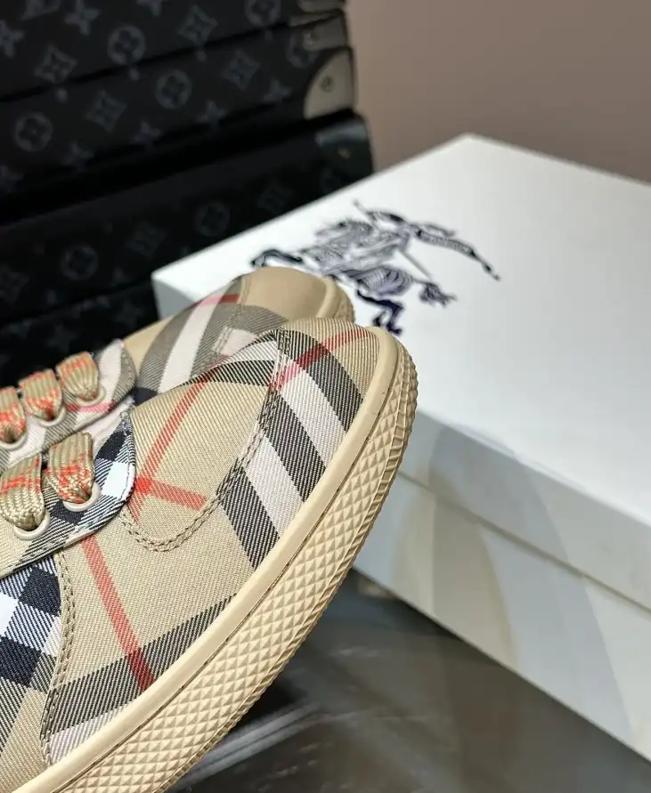 hype Burberry Sneakers