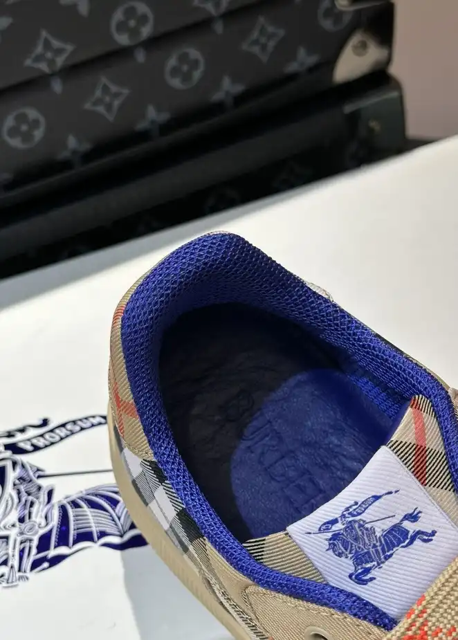 hype Burberry Sneakers