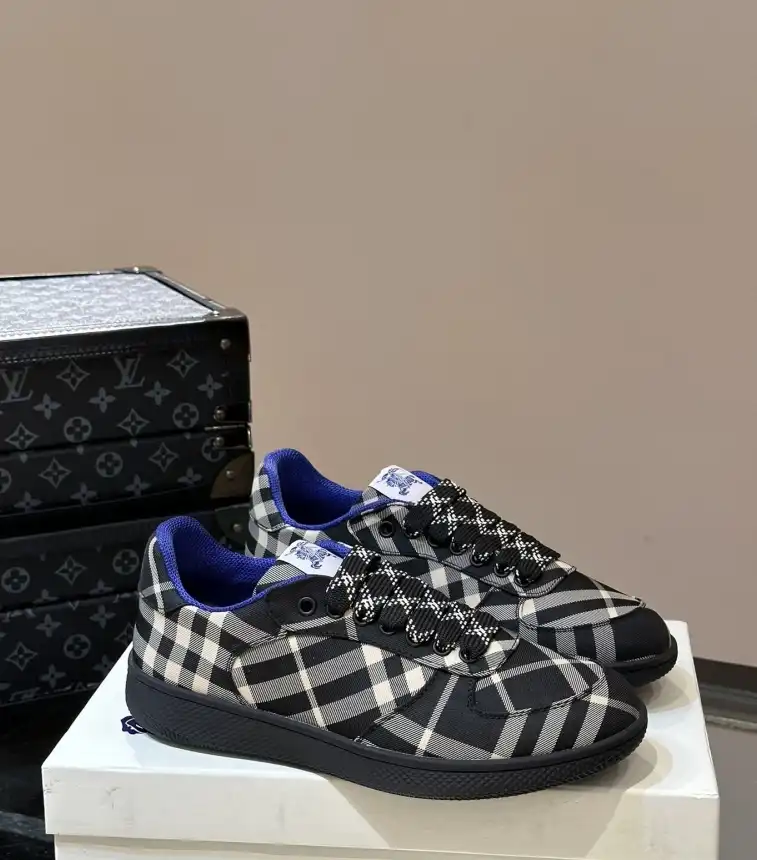 hype Burberry Sneakers