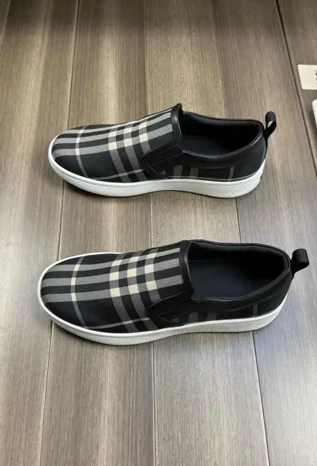 hype Burberry Sneakers