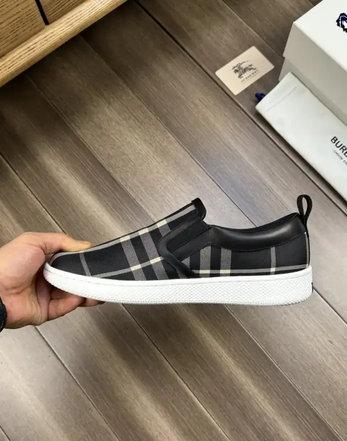 hype Burberry Sneakers