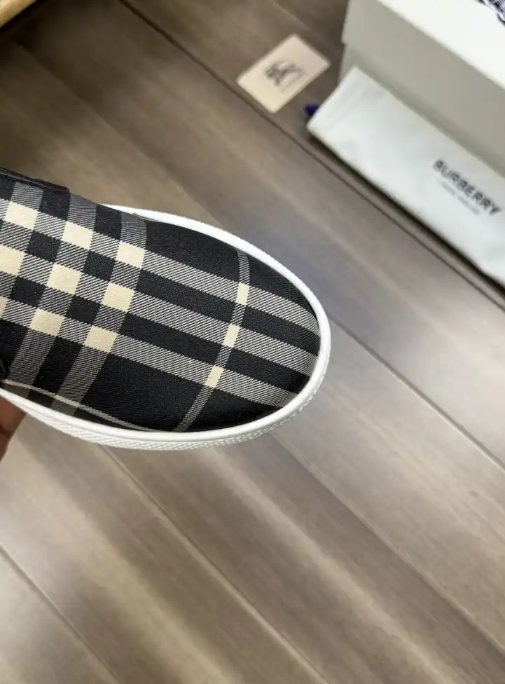 hype Burberry Sneakers