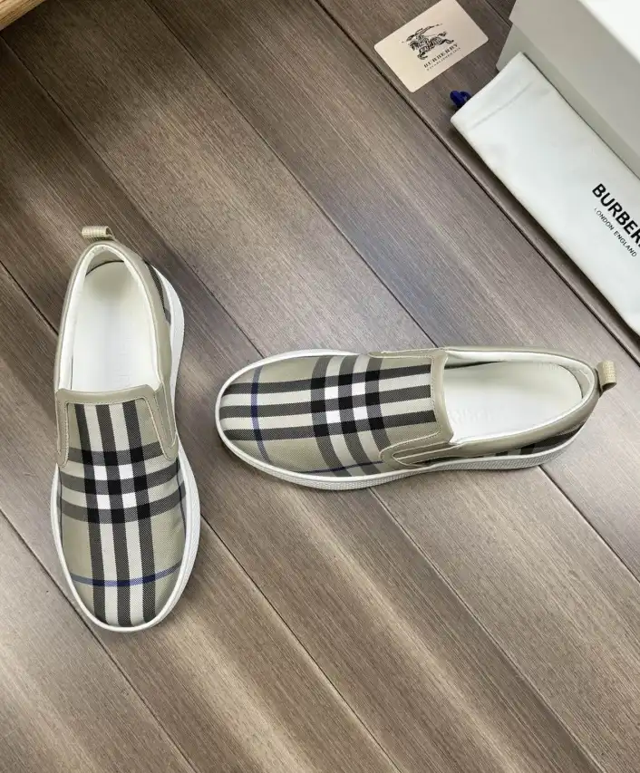 hype Burberry Sneakers