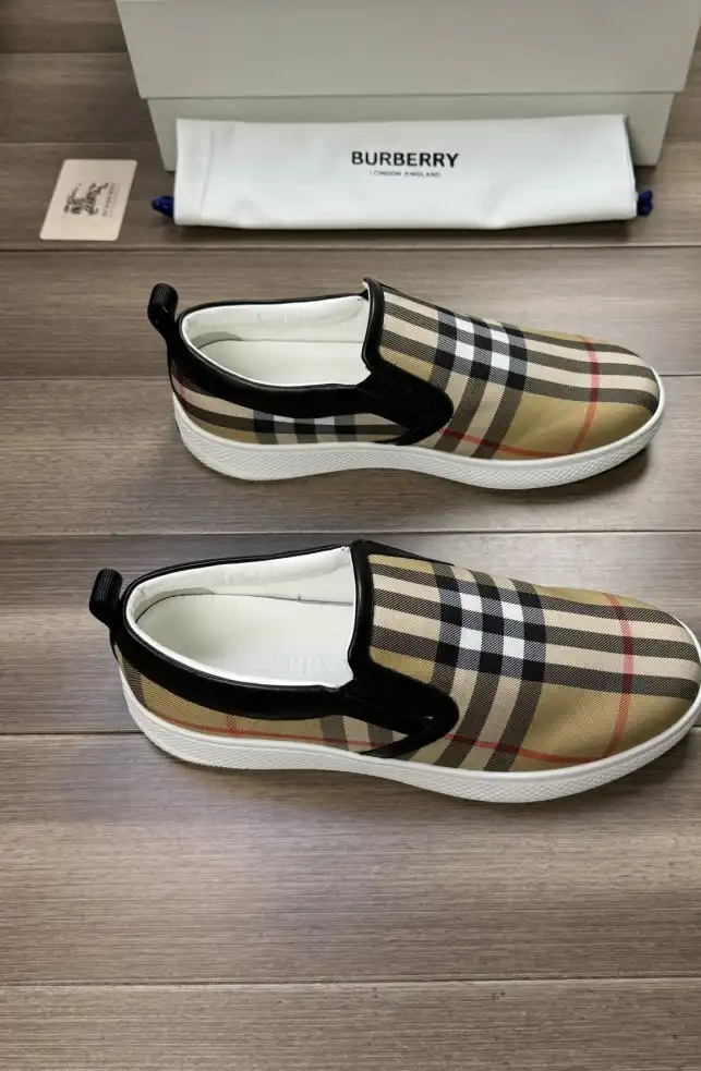 hype Burberry Sneakers