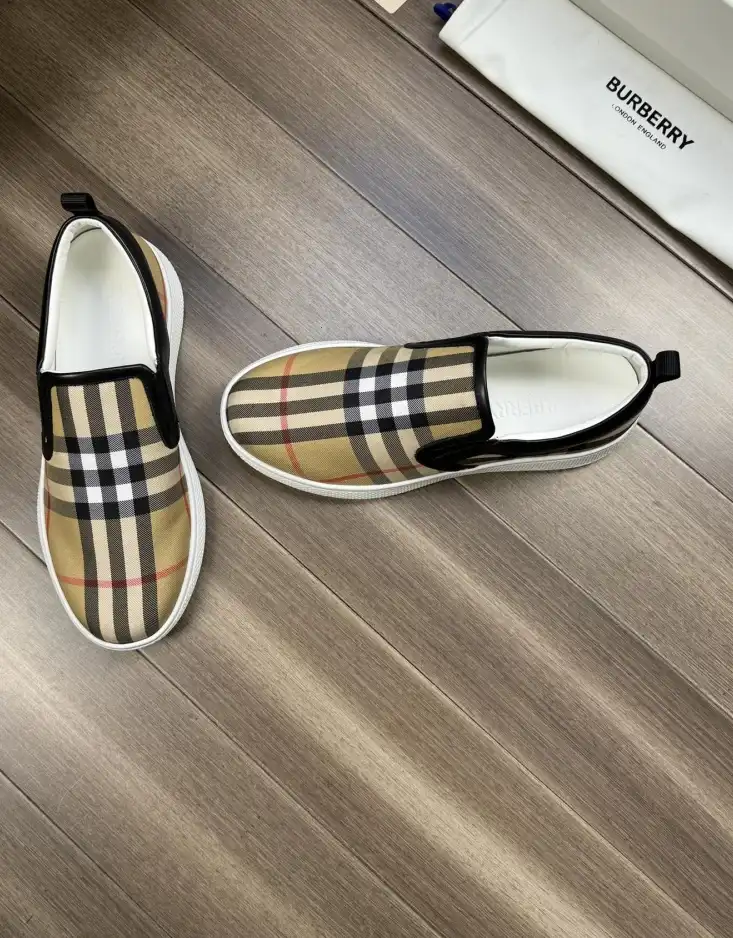 hype Burberry Sneakers