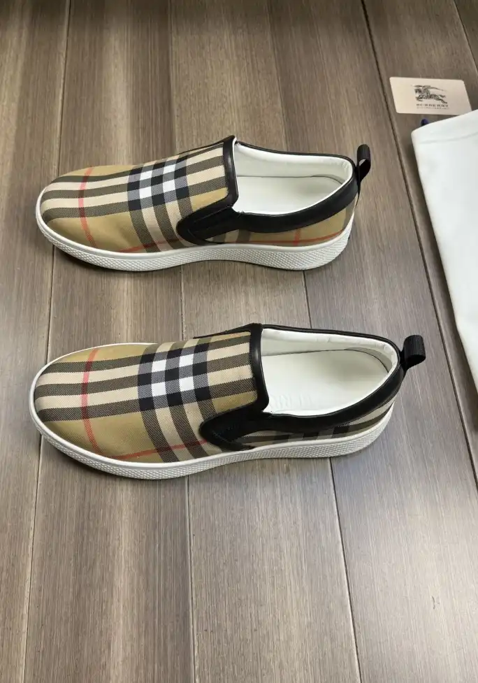 hype Burberry Sneakers