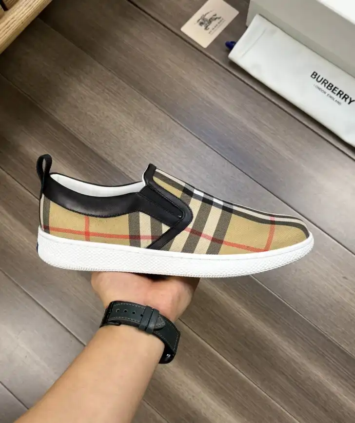 hype Burberry Sneakers