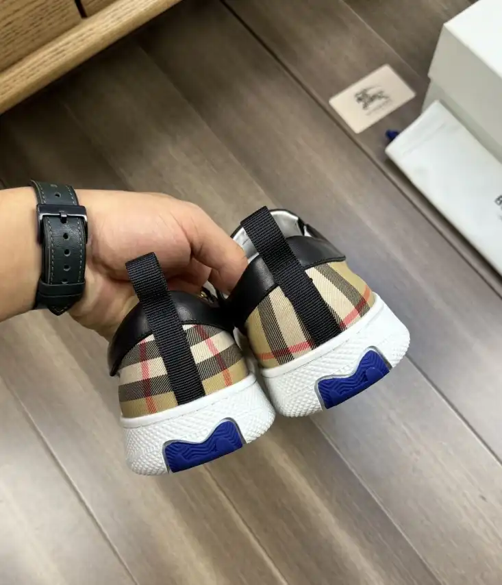 hype Burberry Sneakers