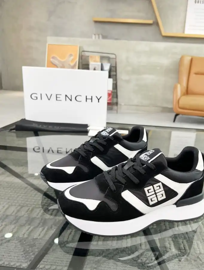 hype Givenchy Sneakers