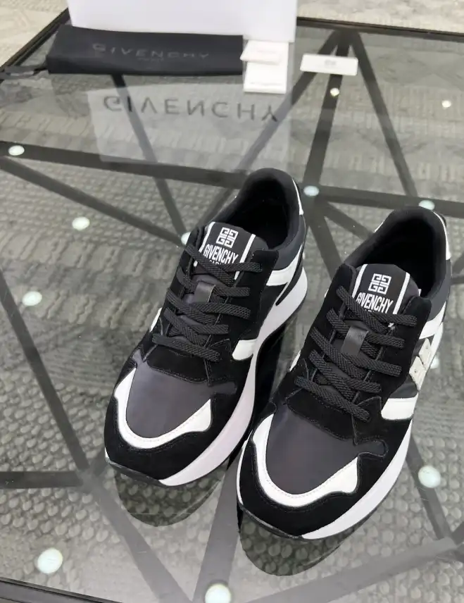 hype Givenchy Sneakers