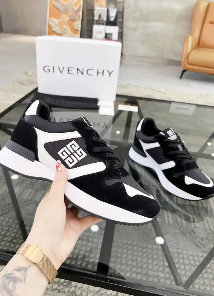 hype Givenchy Sneakers