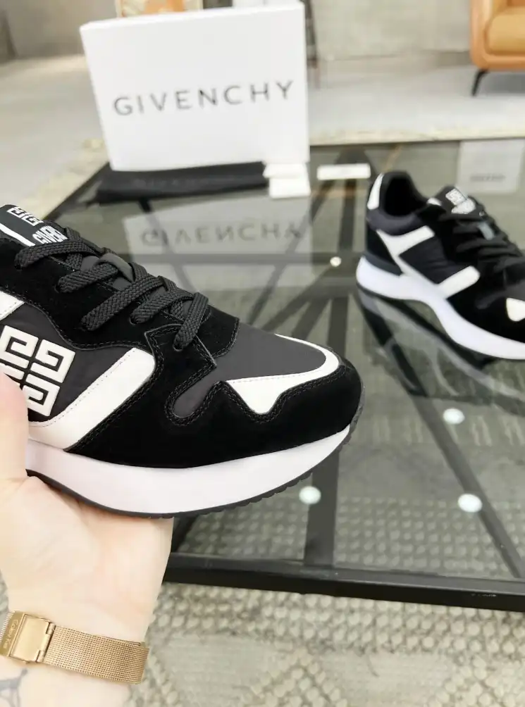 hype Givenchy Sneakers