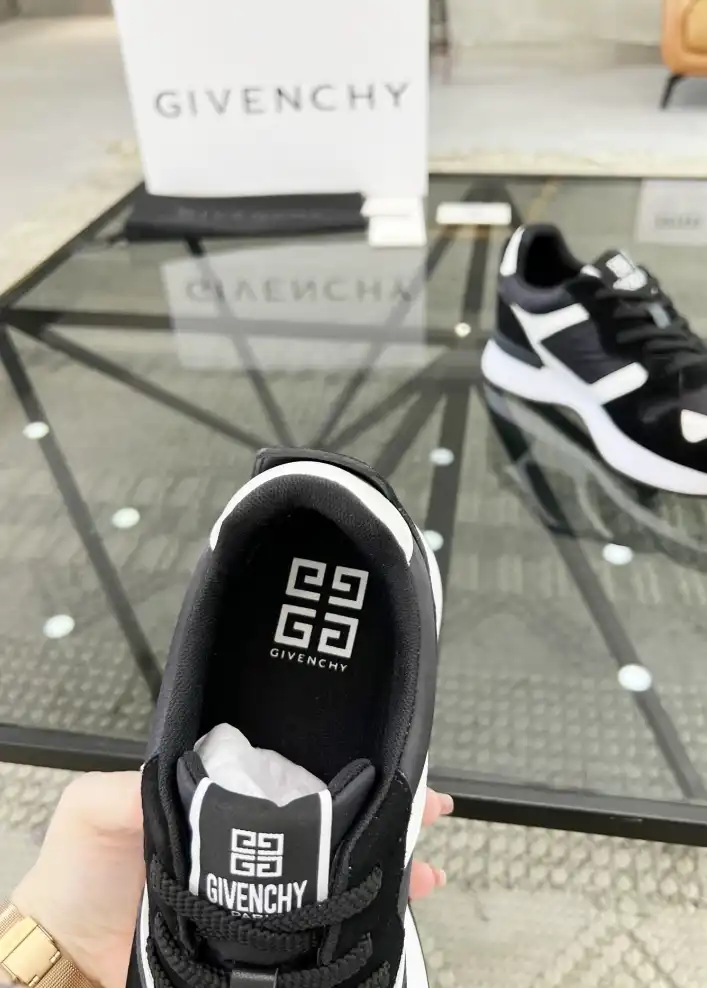 hype Givenchy Sneakers