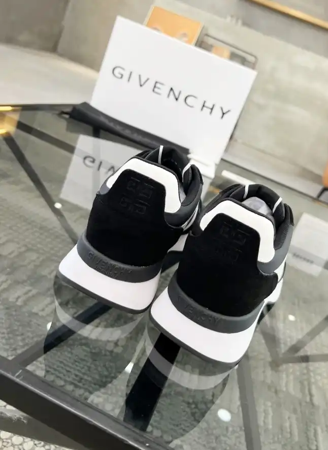 hype Givenchy Sneakers