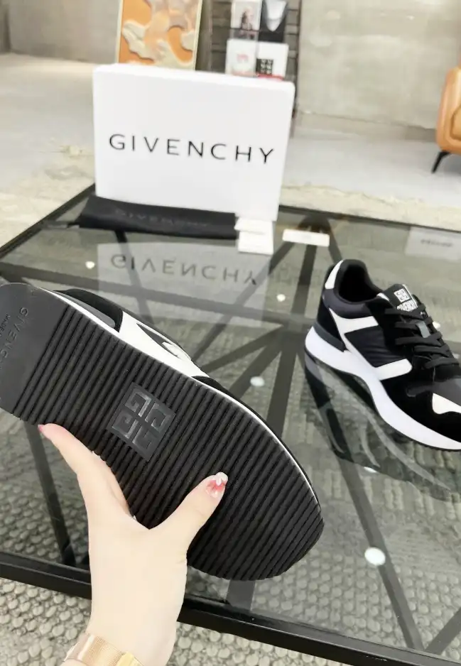 hype Givenchy Sneakers