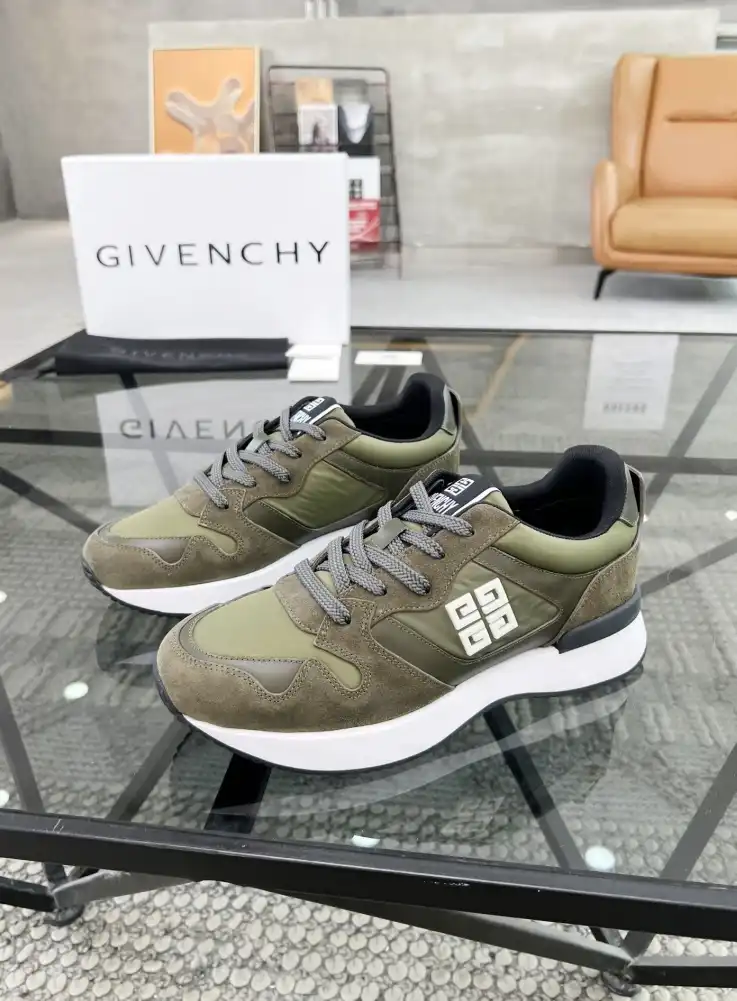 hype Givenchy Sneakers