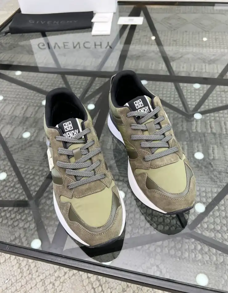 hype Givenchy Sneakers