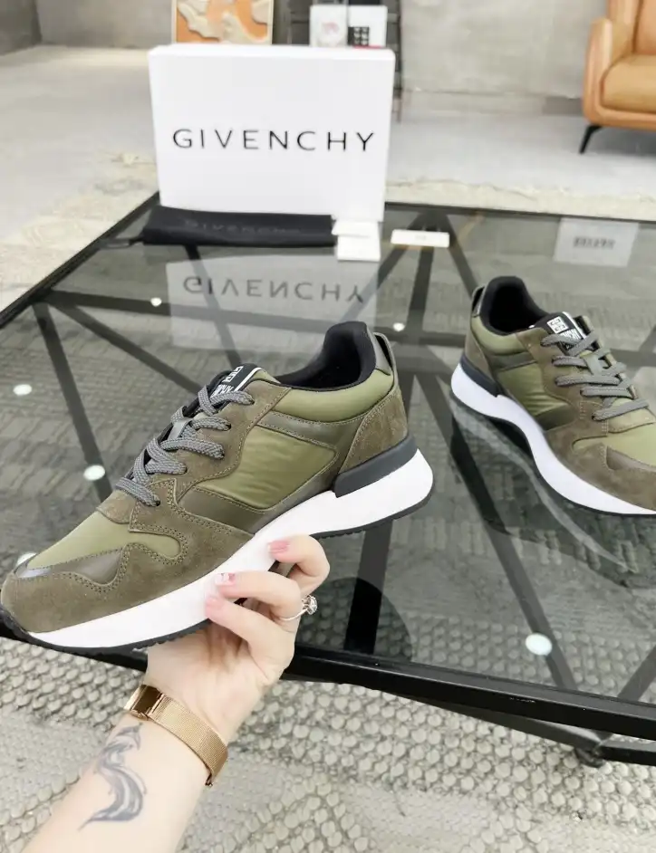 hype Givenchy Sneakers