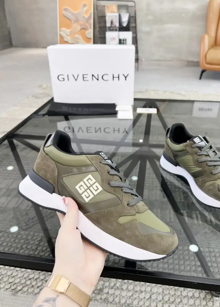 hype Givenchy Sneakers