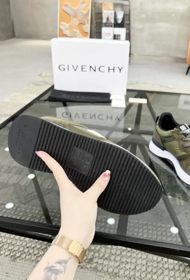 hype Givenchy Sneakers