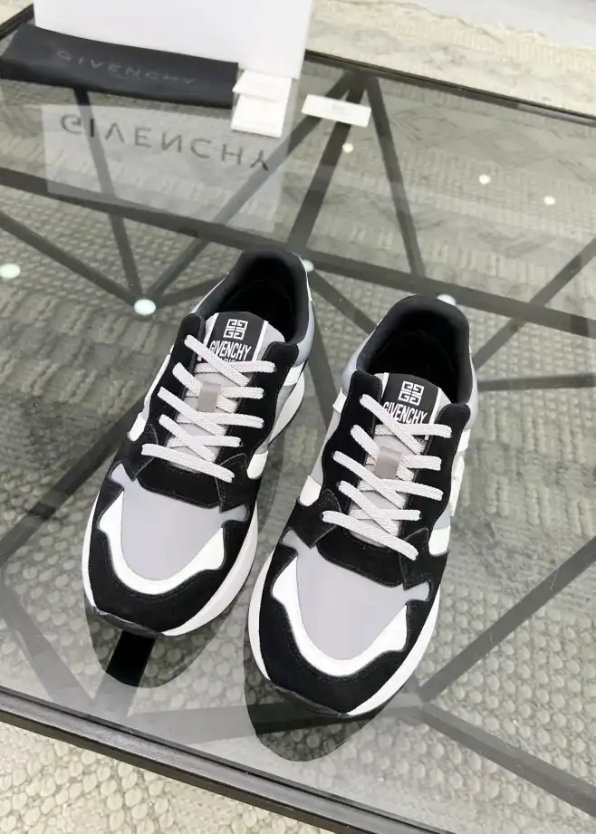 hype Givenchy Sneakers