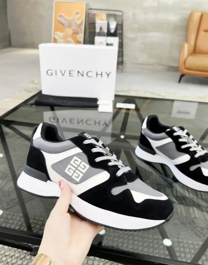 hype Givenchy Sneakers