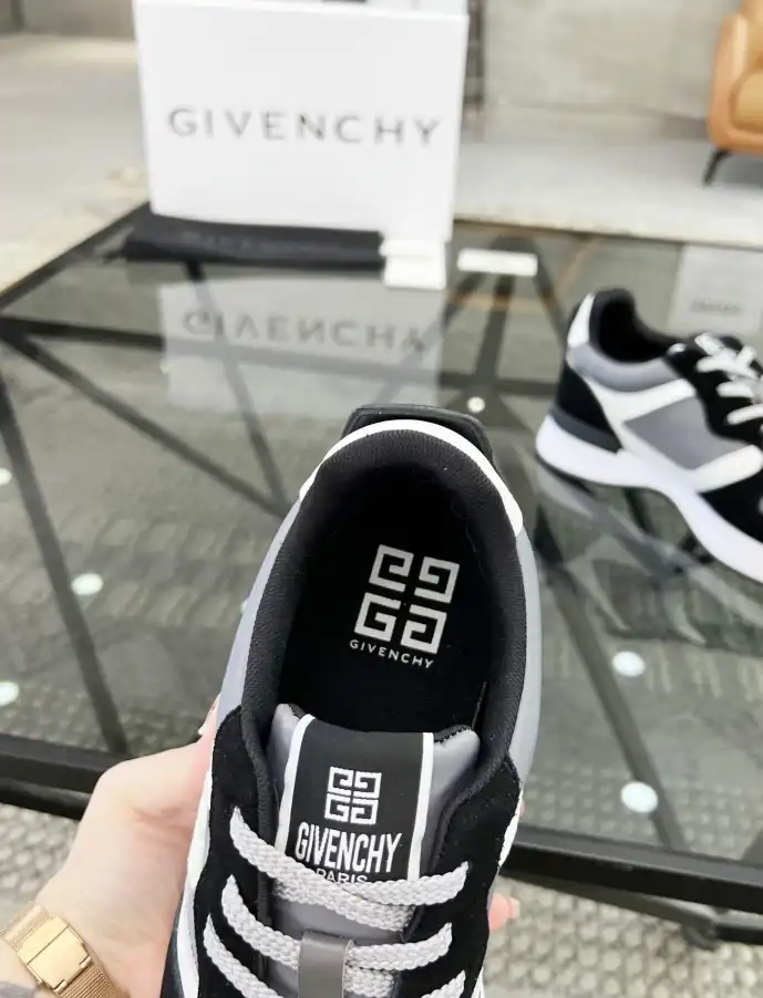 hype Givenchy Sneakers