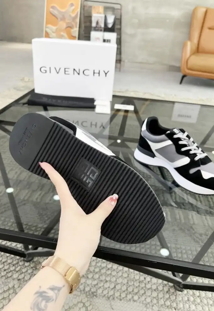 hype Givenchy Sneakers