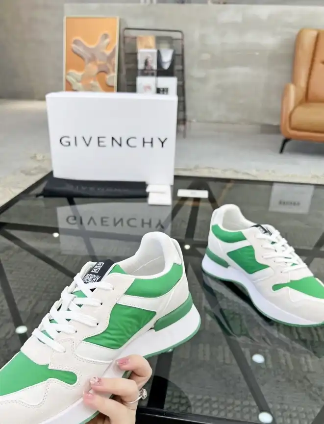 hype Givenchy Sneakers