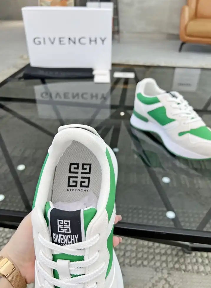 hype Givenchy Sneakers