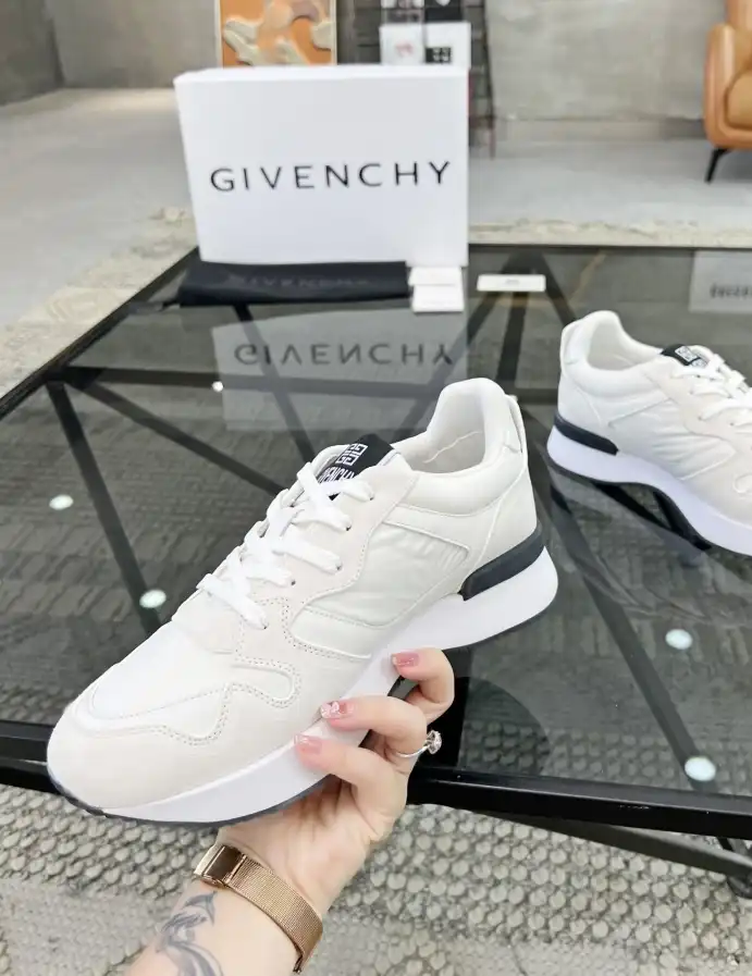 hype Givenchy Sneakers